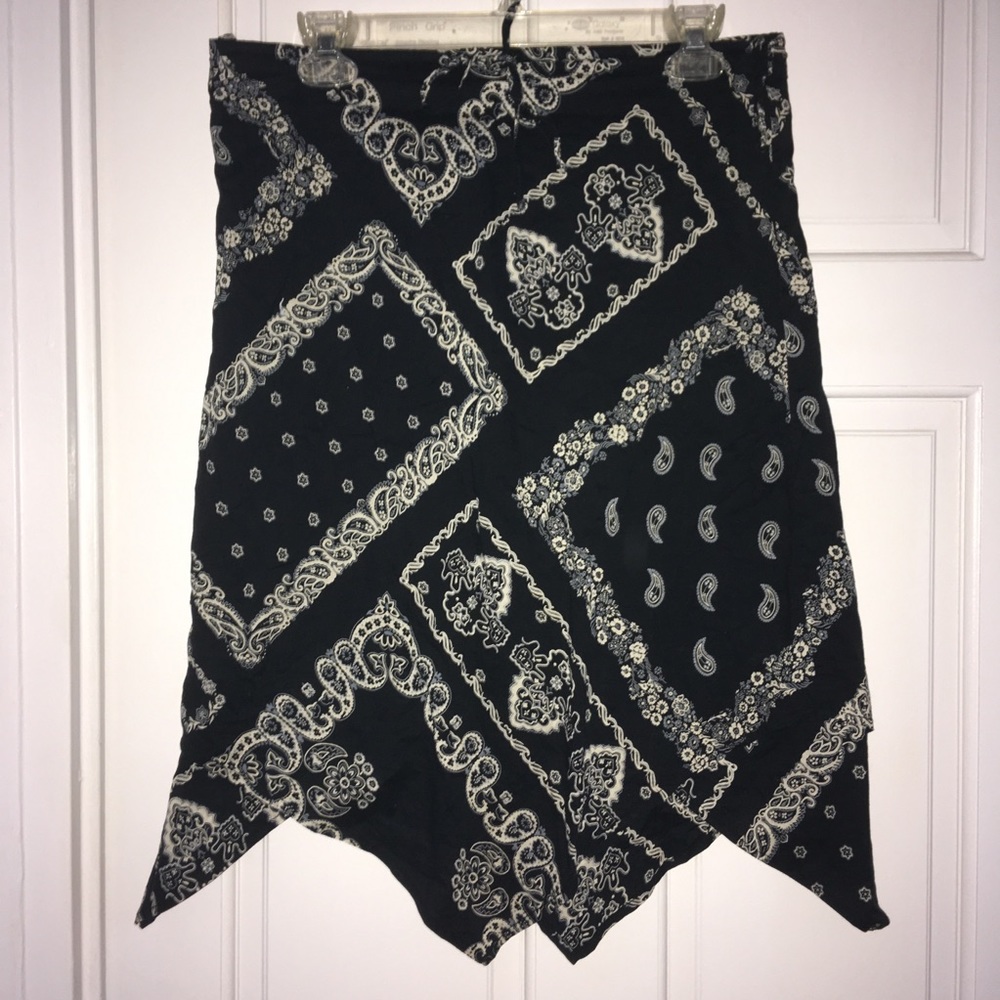 BCBG Paris navy blue pattern skirt w/drawstring